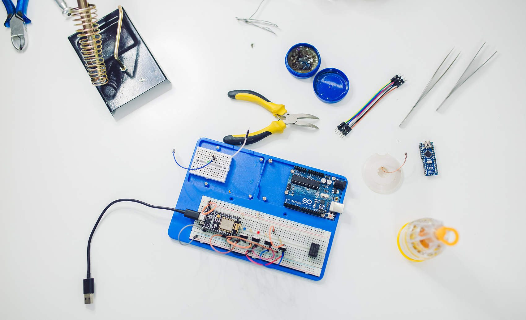 What types of microcontrollers are generally used in smart home appliances?
